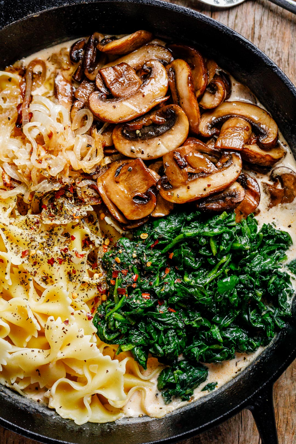 Creamy Garlic Parmesan Pasta with Spinach & Mushrooms Creamy Garlic Parmesan Pasta with Spinach & Mushrooms