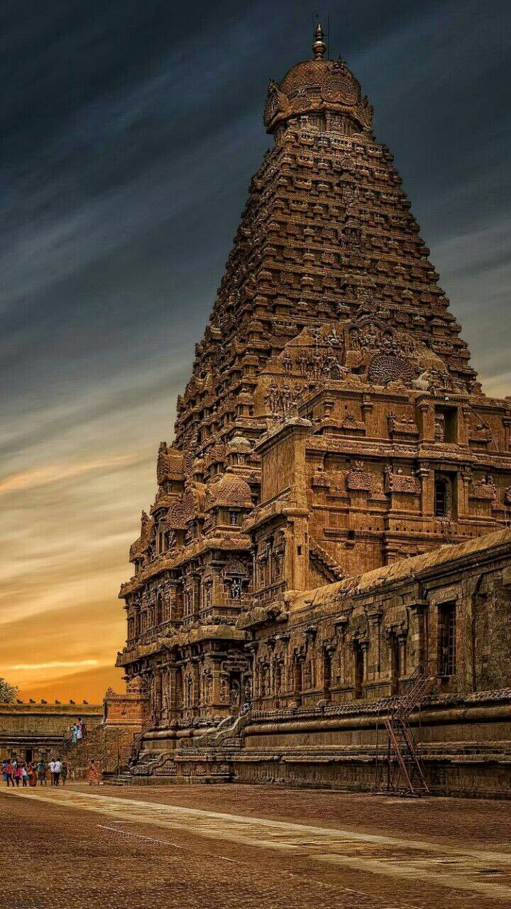 Discover the Majestic Brihadisvara Temple Discover the Majestic Brihadisvara Temple