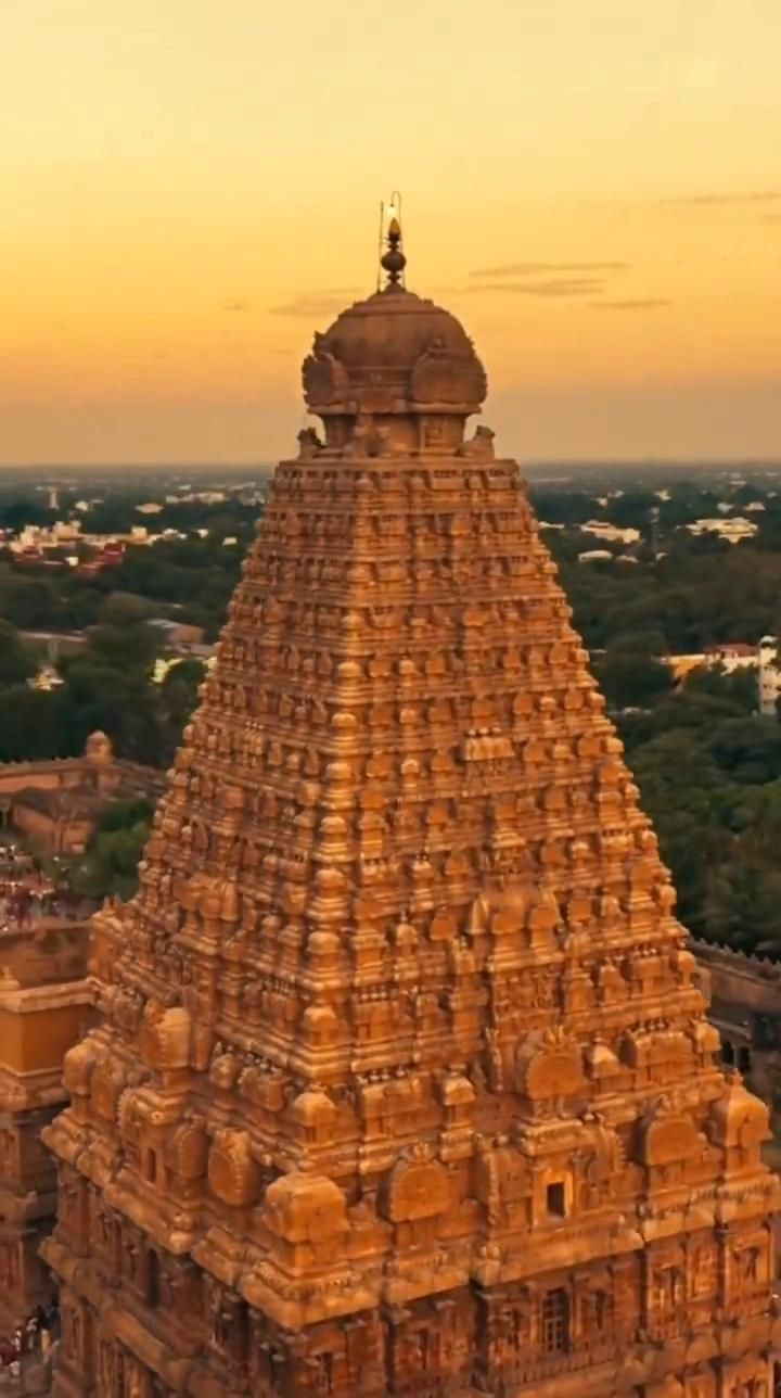 Explore the Breathtaking Brihadeeswarar Temple Explore the Breathtaking Brihadeeswarar Temple