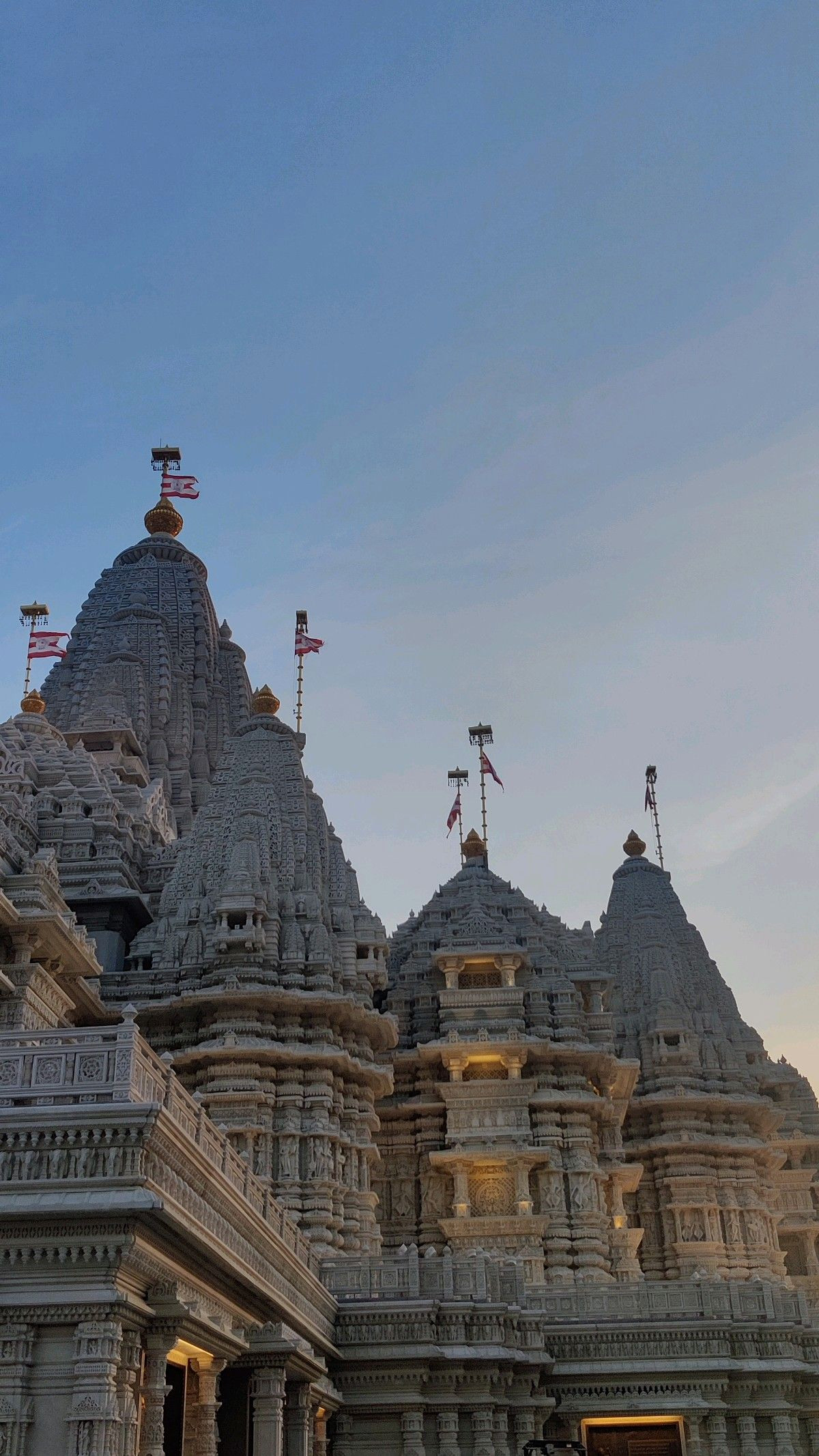 Explore the Majestic Akshardham Temple Explore the Majestic Akshardham Temple